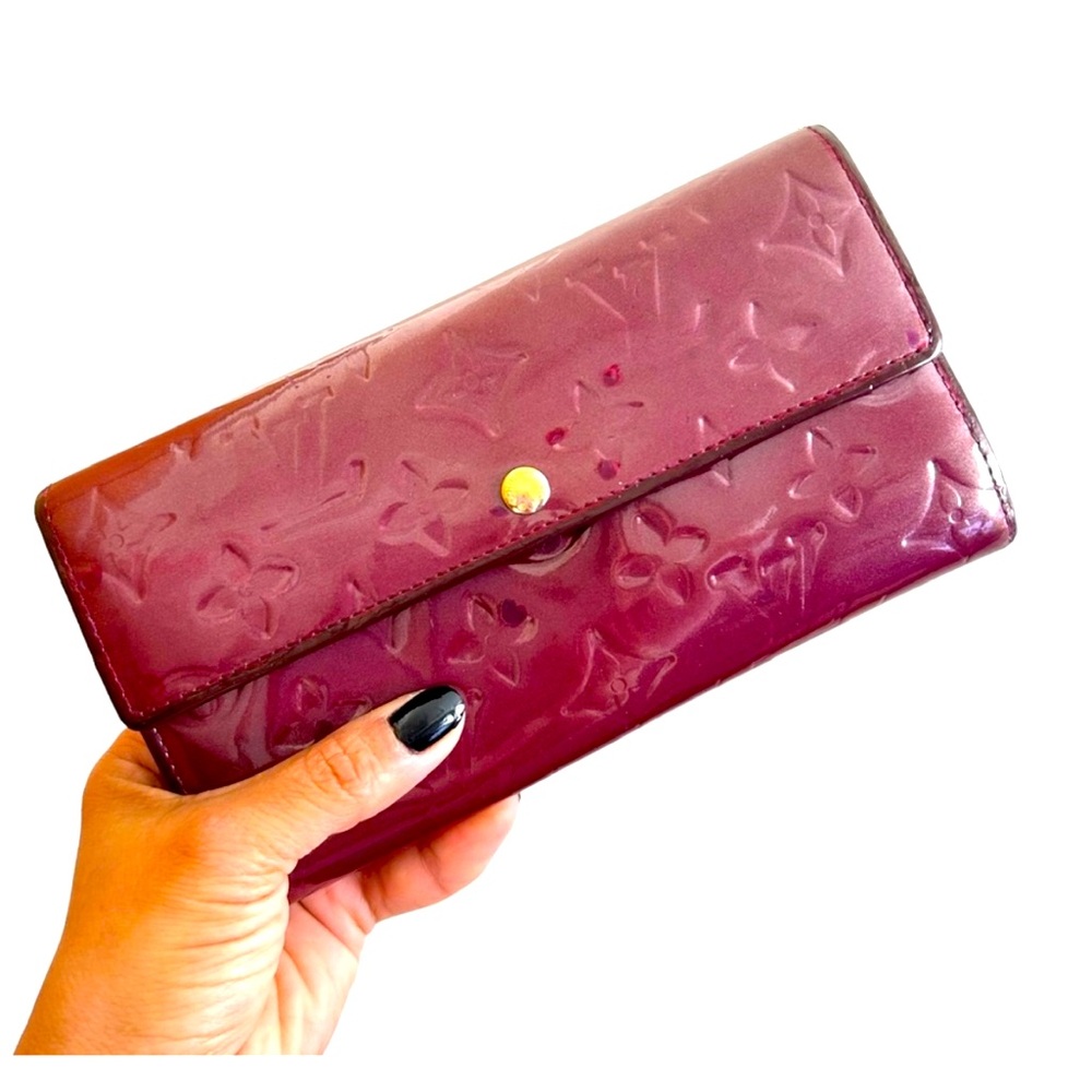 💃 LOUIS VUITTON Vernis Sarah Long Wallet Amarante